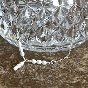 Y-Shaped Pearl Necklace