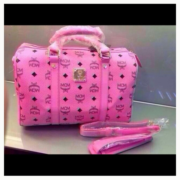 LOOKING FOR THIS MCM AUTHENTIC BAG