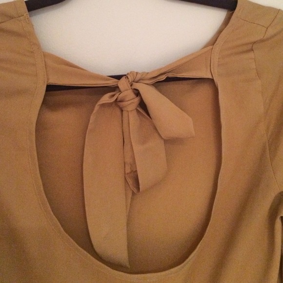 Open Back Top - Picture 3 of 3