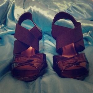 Strappy sandal wedge shoe