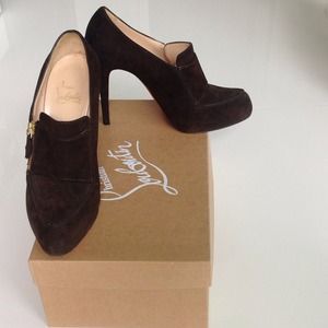 fabulous chocolate brown suede 5"pumps