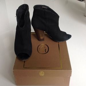 Peep toe super chic and sexy booties