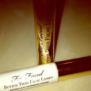 Hold for Emily/ lash extensions