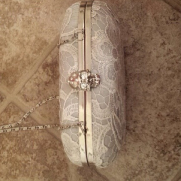 Lace skull accent clutch