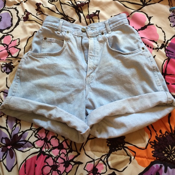 Vintage high waisted shorts!