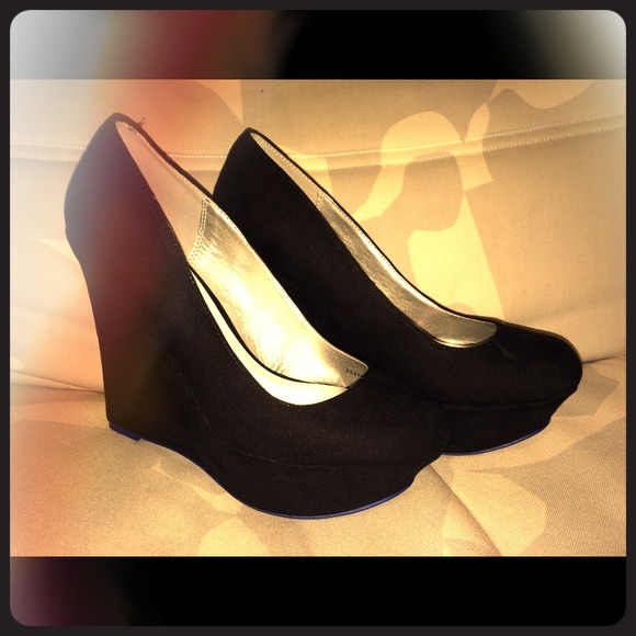 Bundled!! Forever 21 black pumps - Picture 1 of 1