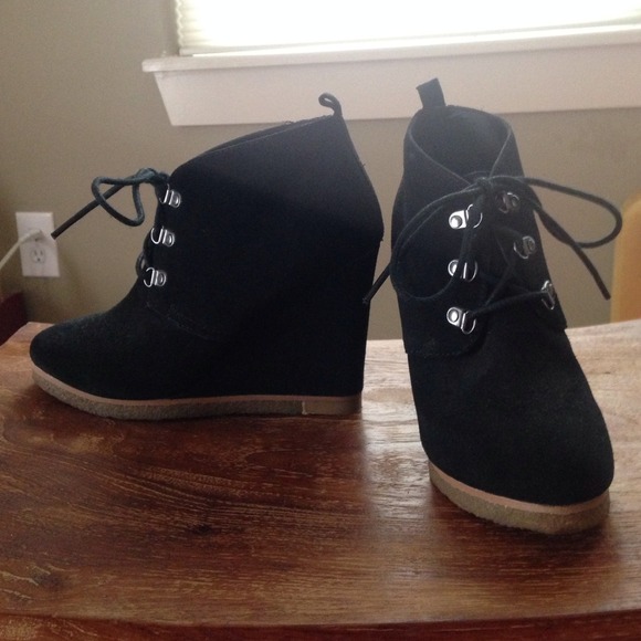🚫TRADED🚫NWOT Steve Madden Black Wedge Booties!