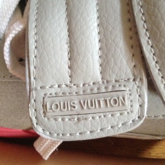 Extra photos of Louis Vuitton sneakers