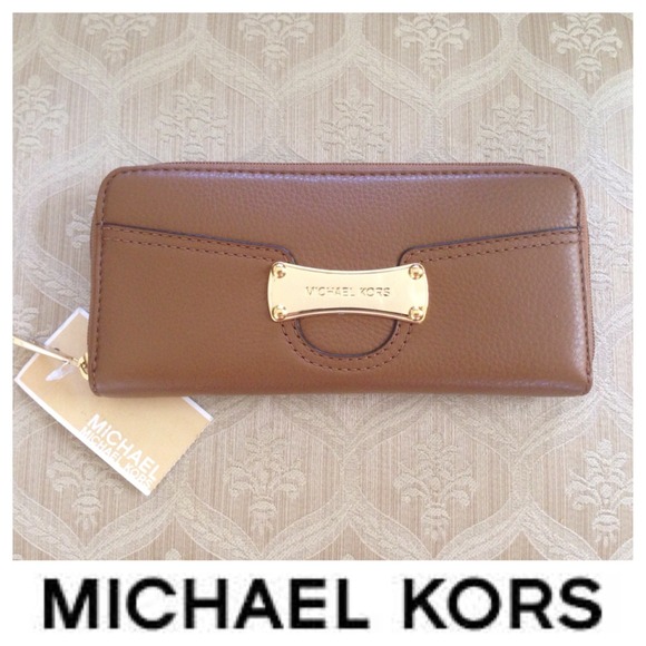 Michael Kors Clutches & Wallets - *SOLD* Michael Kors Brown Leather Envelope Wallet