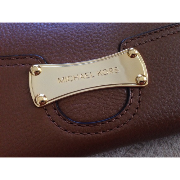 *SOLD* Michael Kors Brown Leather Envelope Wallet - Picture 2 of 4