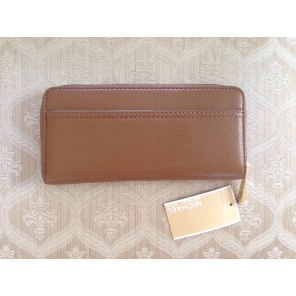 *SOLD* Michael Kors Brown Leather Envelope Wallet - Picture 3 of 4