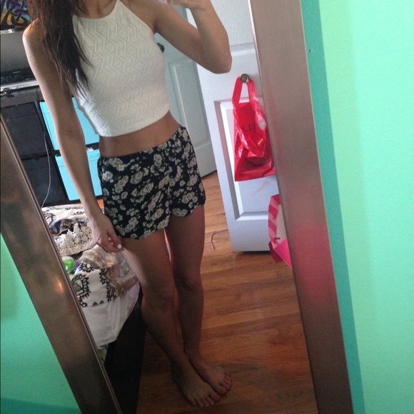 ✅TRADED ✅ Floral high waisted shorts