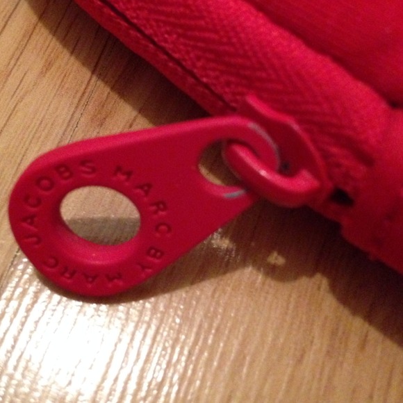 ❌BUNDLED❌ Marc Jacobs Red iPad or Tablet Case - Picture 4 of 4
