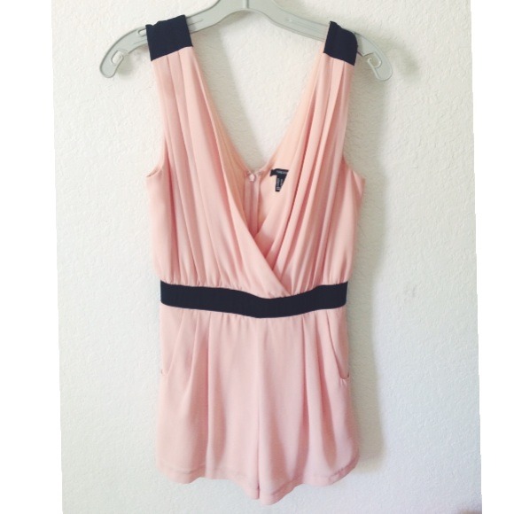 ❤️ BUNDLE ❤️Cute low cut romper