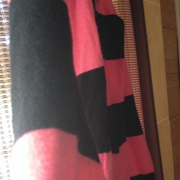 Pink & black sweater💕 - Picture 3 of 3