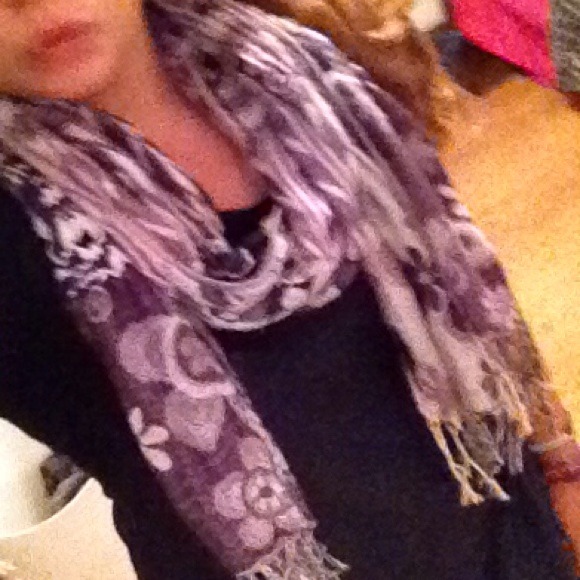 cute scarf - Picture 3 of 3