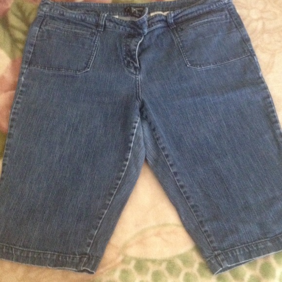 capris