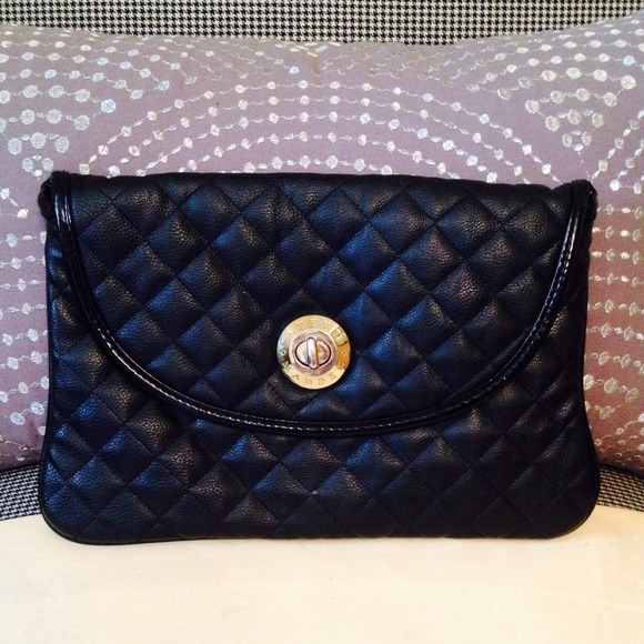 Steve Madden black clutch with chain