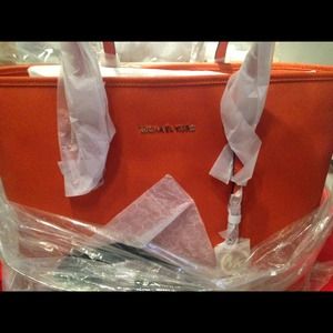 Brand New Michael Kors Medium Jet Set Travel Tote