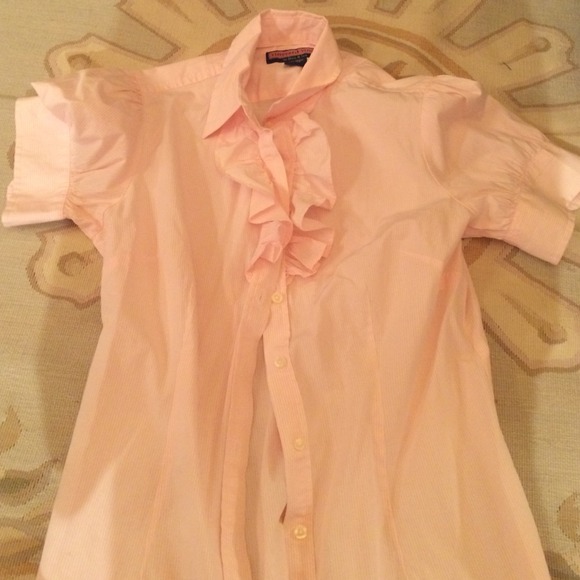 Preppy, pink vineyard vines button down