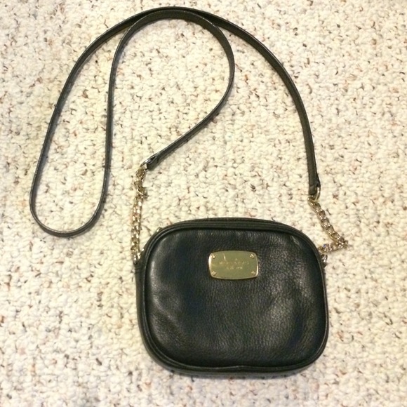 Michael Kors Handbags - Michael Kors jet set crossbody -BLACK