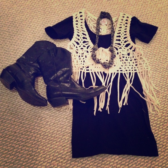 Room Mates Tops - 🚫🚫SOLD IN BUNDLE🚫🚫Boho Fringe Vest