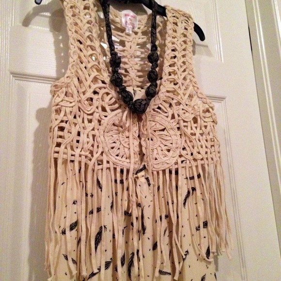🚫🚫SOLD IN BUNDLE🚫🚫Boho Fringe Vest - Picture 2 of 3