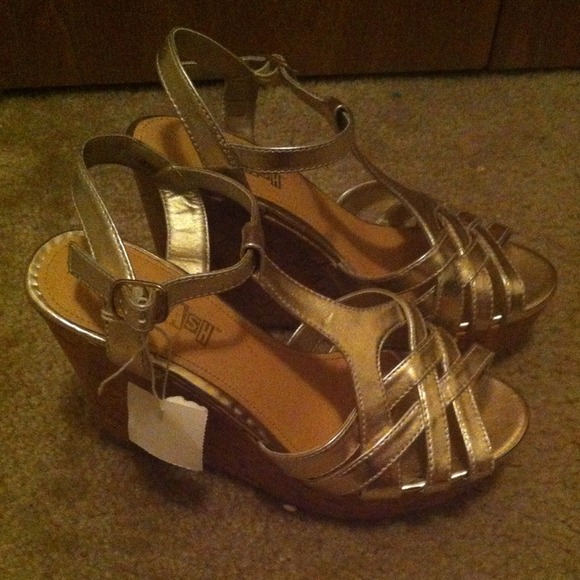 GOLD WEDGES!