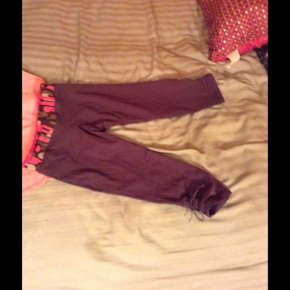 ✨Work out ✨Capri pants - Picture 2 of 4