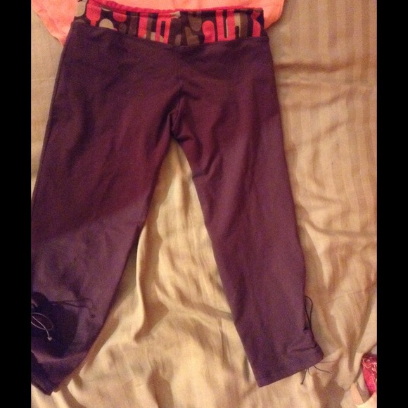 ✨Work out ✨Capri pants - Picture 3 of 4