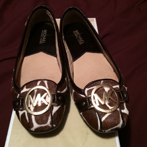 Mk flats MAKE AN OFFER CLOSET CLOSING!!! On 10/5