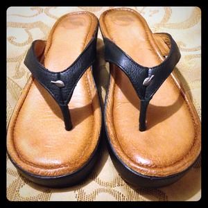 Nurture sandal