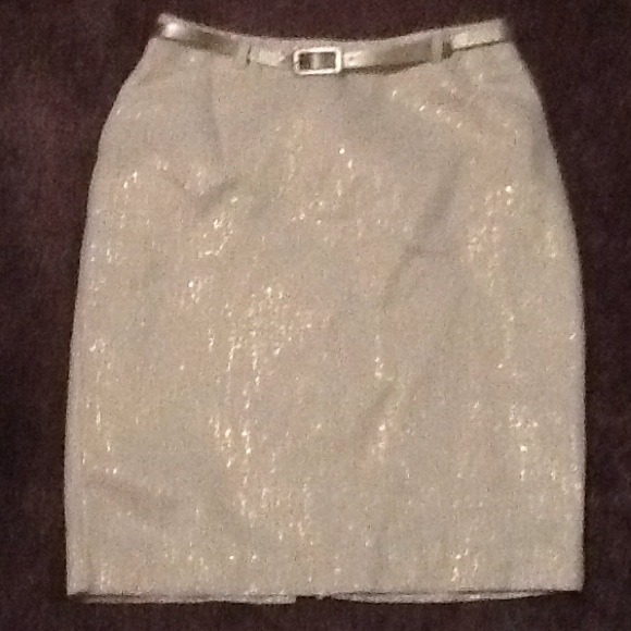 Gold and off white pencil skirt with gold belt