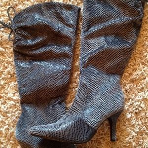 ⛔️SOLD⛔️NWOT Pierre Dumas boots