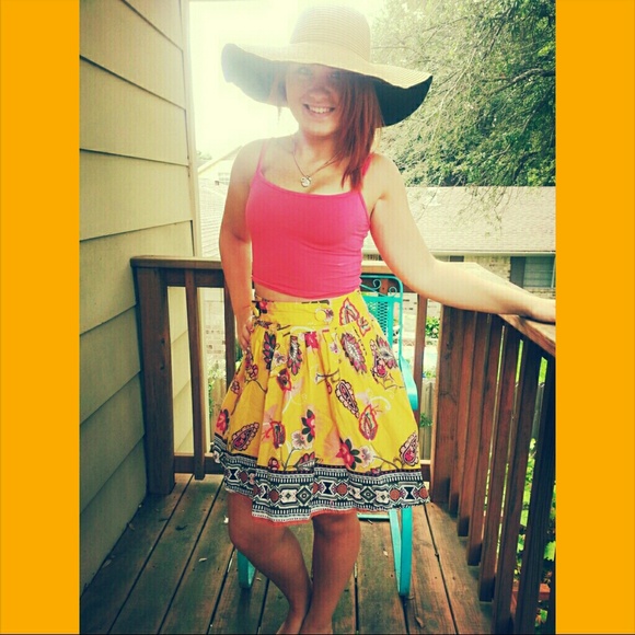 🚫SOLD🚫 Yellow high wasted skirt - Picture 2 of 2