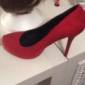 Red pumps