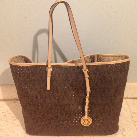 Michael Kors Handbags - Michael Kors Jet Set Travel Bag
