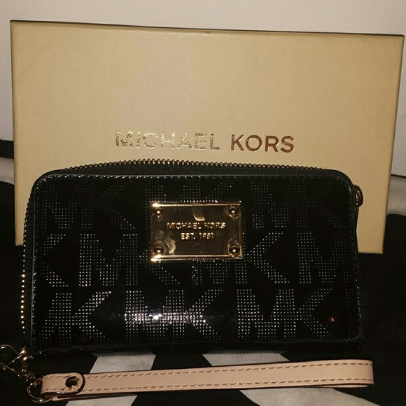 ✔✔1 HOUR SALE✔✔Mk's Electronic case