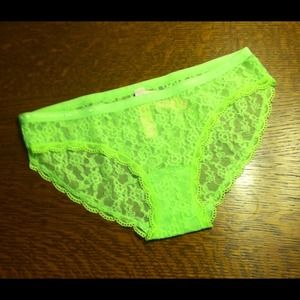 VICTORIA'S SECRET NWT NEON GREEN LACE PANTY SMALL