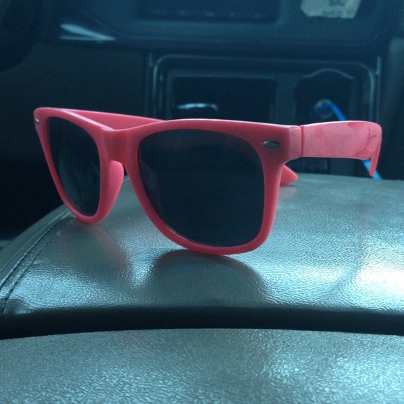 Pink sunglasses - Picture 2 of 3