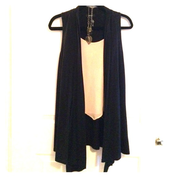 Adorable sleeveless black cardigan!