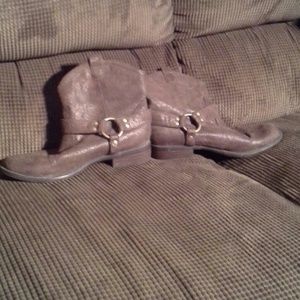 woman's cowgirl booties w/ buckle