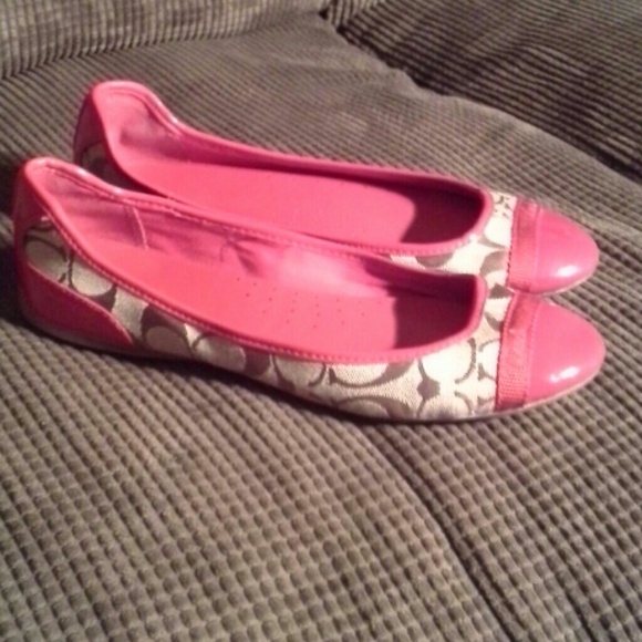 woman's Authentic Coach flats - Picture 2 of 2