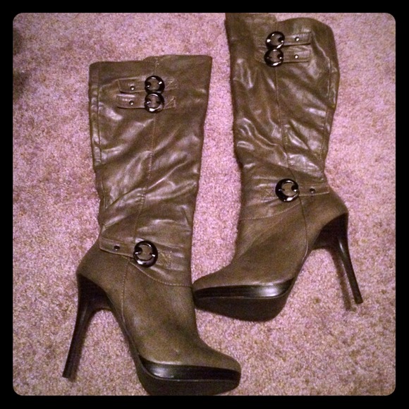 Taupe Anne Michelle Boots!