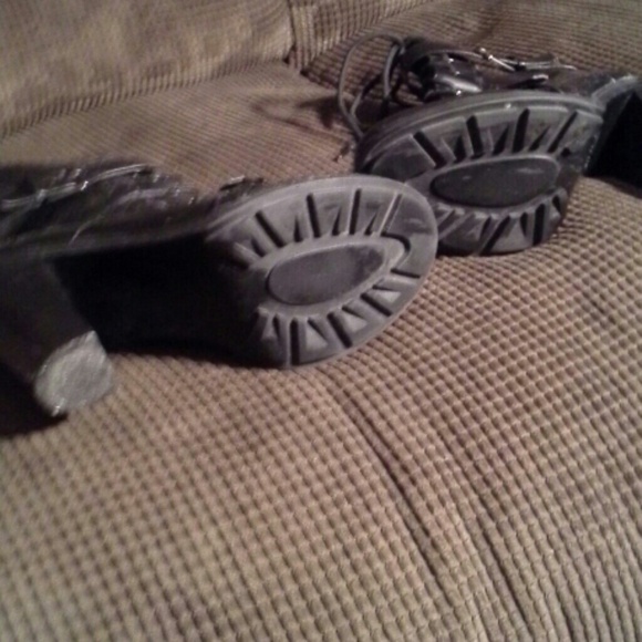 woman's Leather Combatstyle bootie heels - Picture 3 of 3