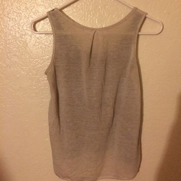 A flowy shirt with hearts - Picture 3 of 3