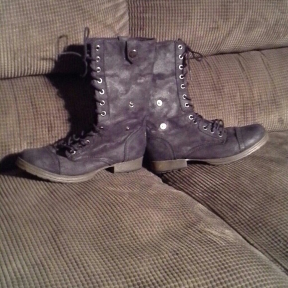 woman's Soft sueade combat boots - Picture 2 of 3
