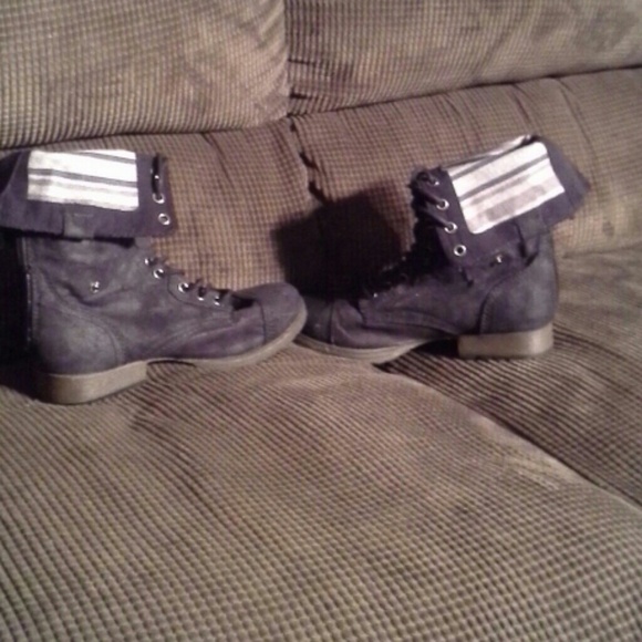 woman's Soft sueade combat boots - Picture 3 of 3