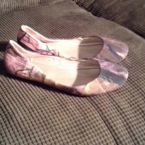 woman's pink Camouflage flats - Picture 1 of 1