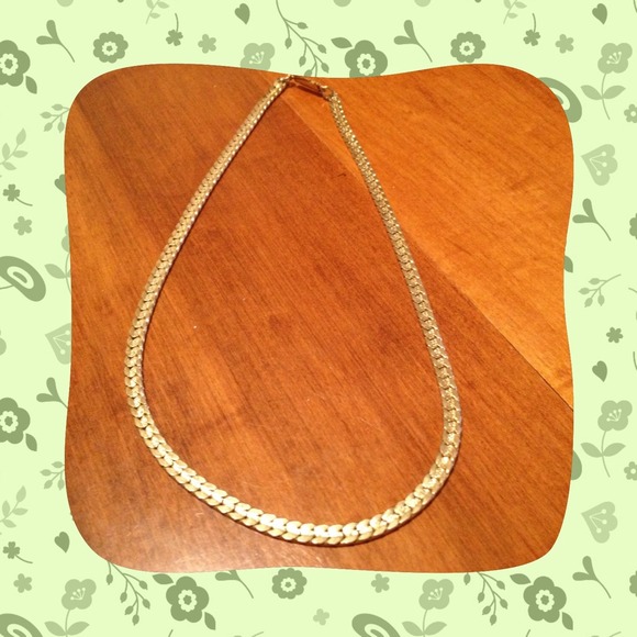 Goldtone S Chain....🌷